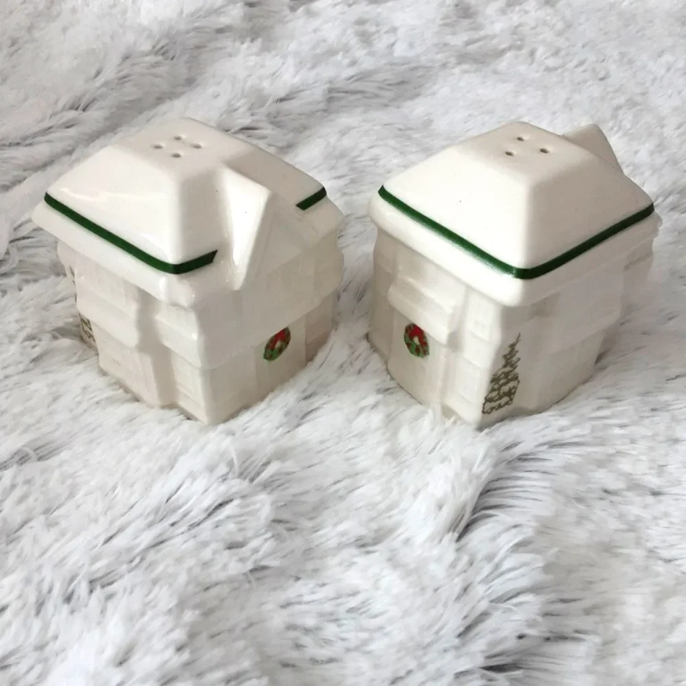 Pfaltzgraff S&P Shakers Victorian Lane‎ Christmas House Retired Design Perfect
